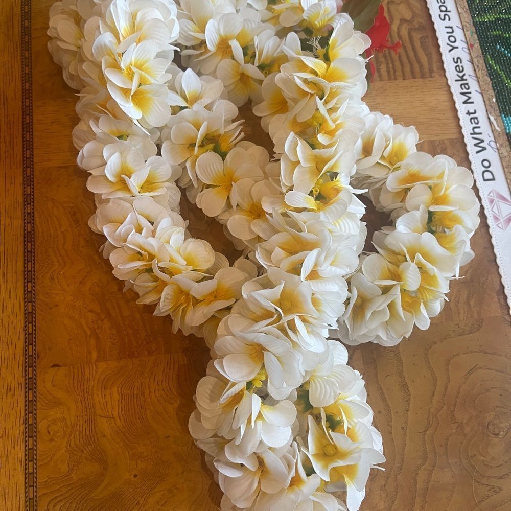 Gorgeous Extra Long Hawaiian 🌺 Leí! - Picture 4 of 4
